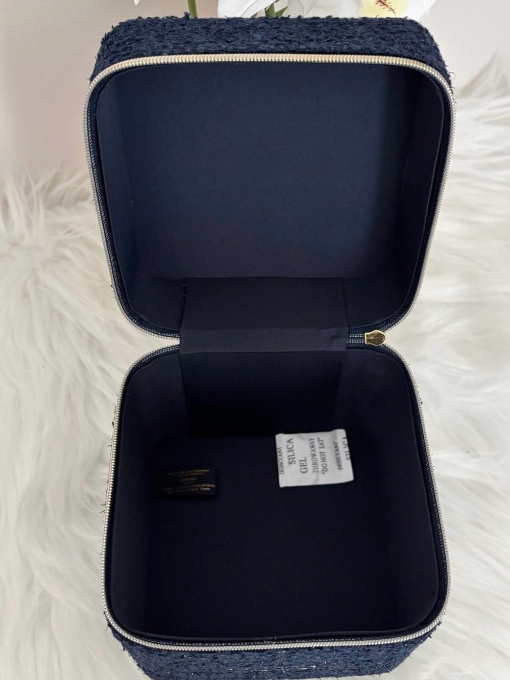 CHANEL Navy Tweed Cosmetic Case with Gold Accent GWP - Picture 4 of 10